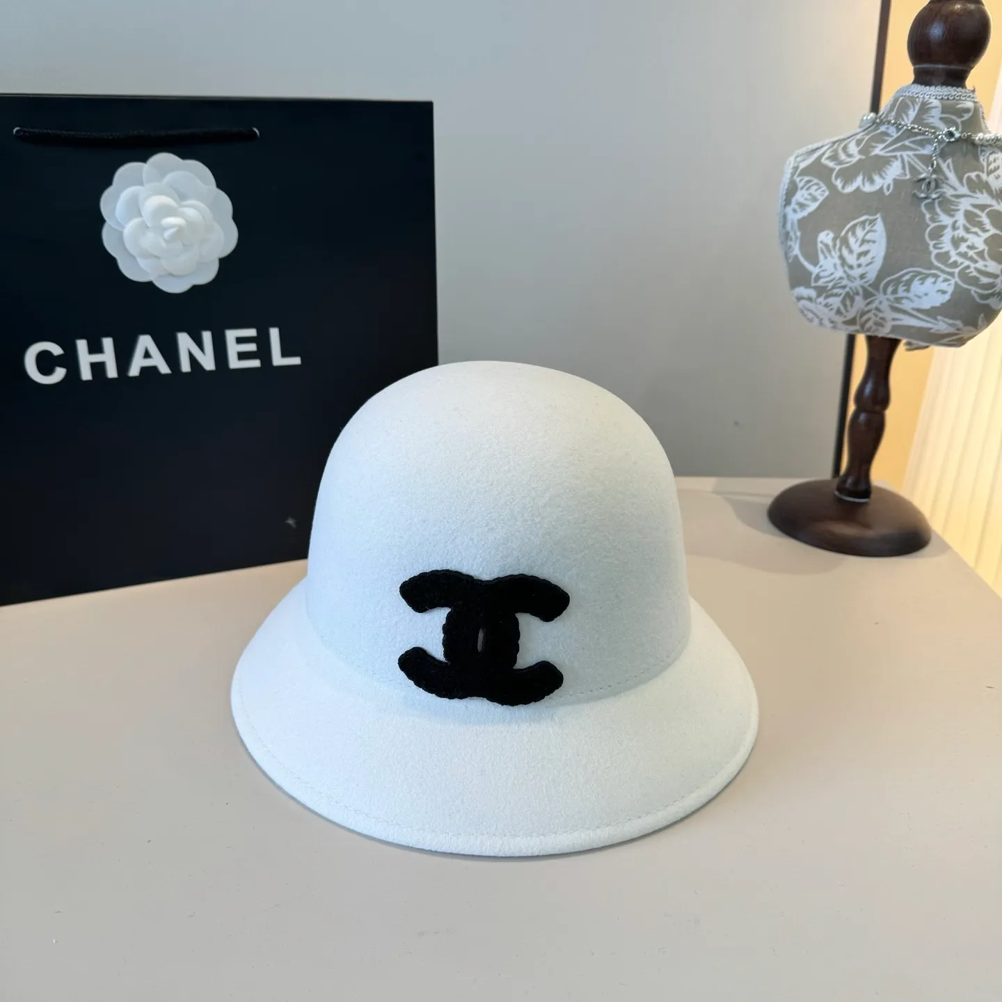 💰190¥ White Chanel basin hat, 100% wool fabric 🦙%, head circumference 57cm