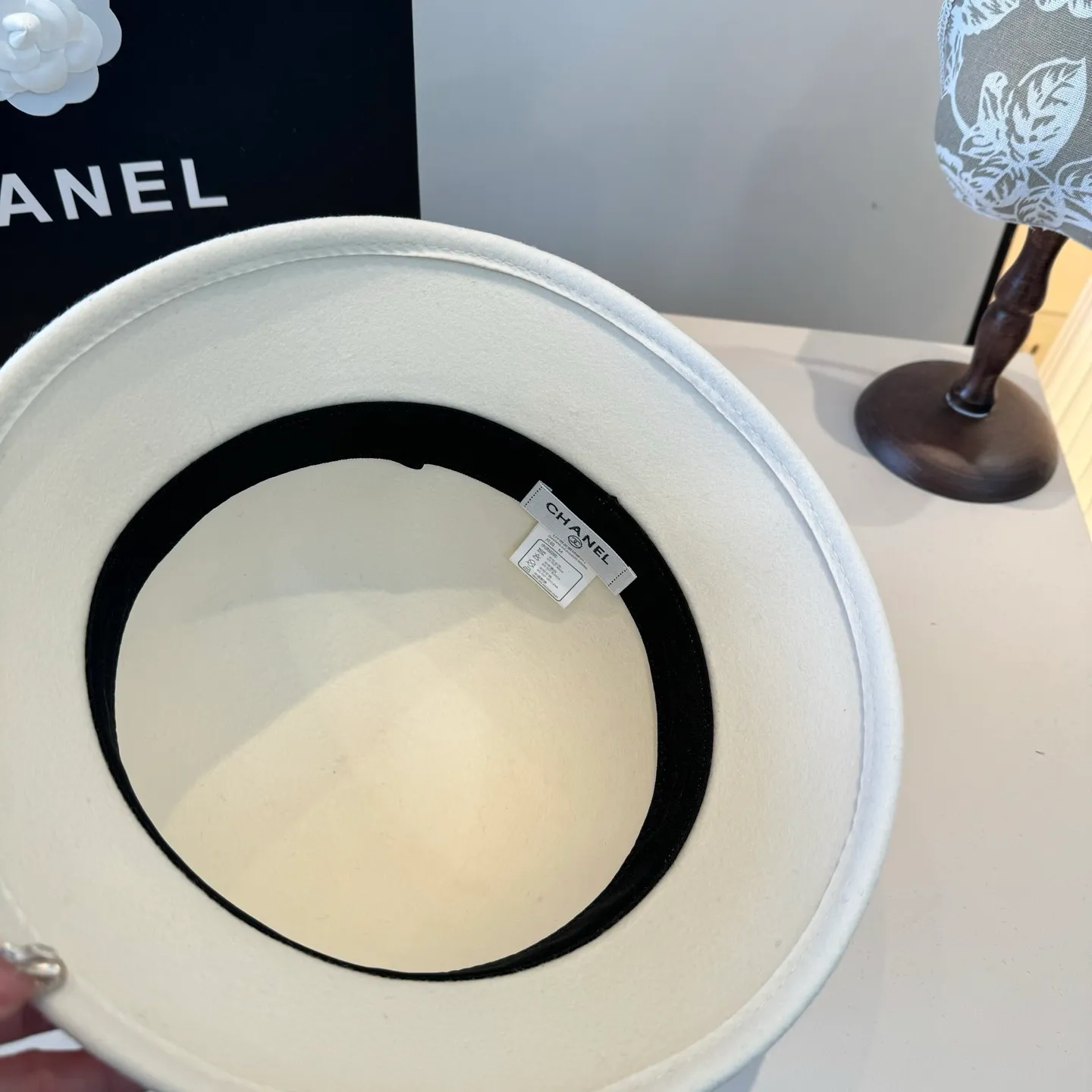 💰190¥ White Chanel basin hat, 100% wool fabric 🦙%, head circumference 57cm