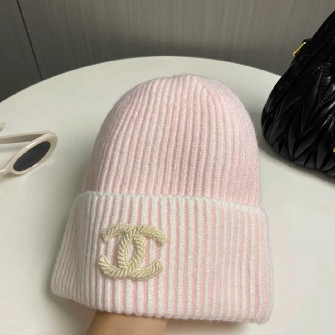 P56 comes with dust bag 🌺 [CHANEL] New knitted hat, Xiaohongshu, the main recommendation of major Internet celebrities! Thicker and warmer, fashionable and popular🌸First-class texture, the best brand for keeping warm in autumn and winter, order now, limited quantity available