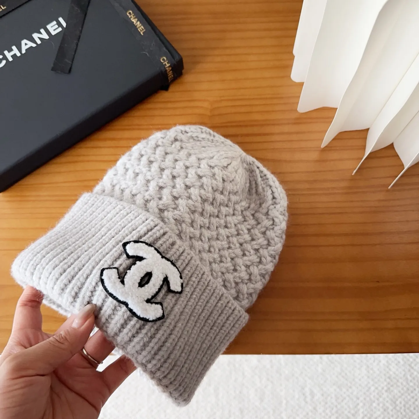 💰60 Chanel official website releases CHANEL small and popular knitted hat! Xiaohongshu’s new product is released, it’s so 🉑️, high-elastic fabric, classic colors, same style for men and women.