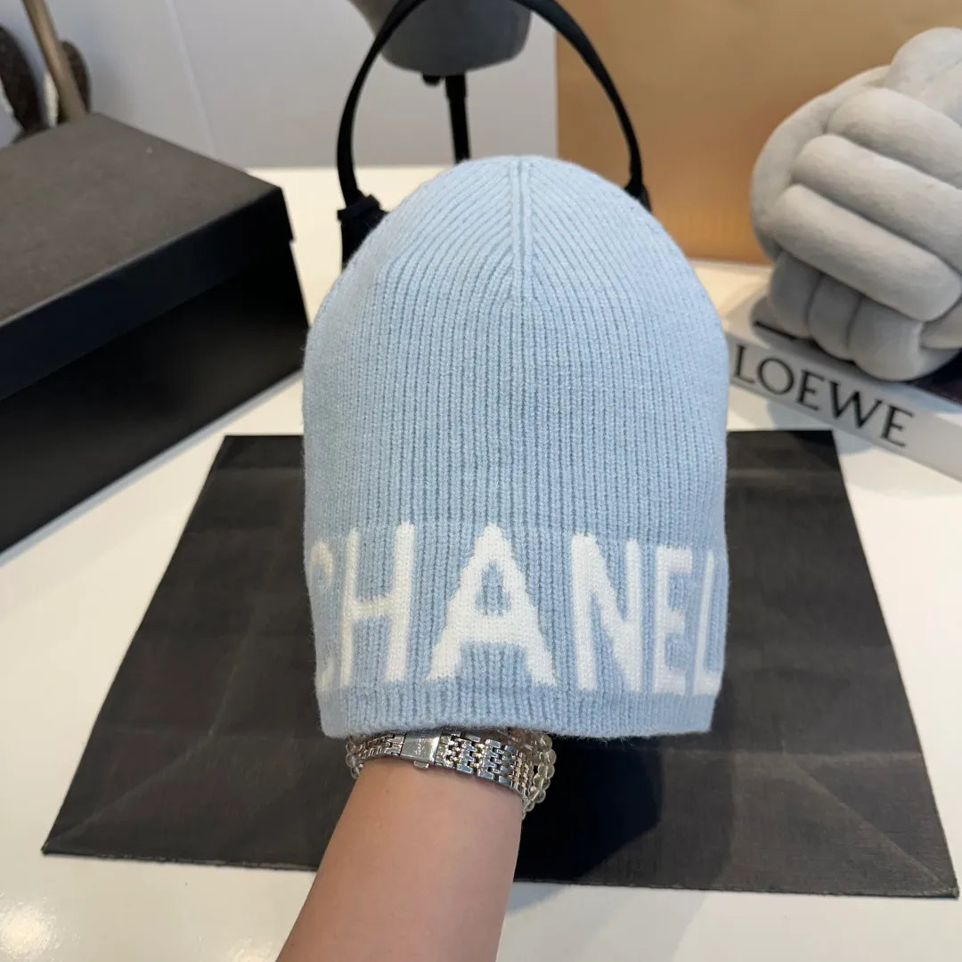 P70 2025 Official Chanel Chanel Autumn and Winter Beanie Recommended by Internet Celebrity Fashion Bloggers, Xiaohongshu Popular Style, Knitted Beanie with Super Soft and Comfortable Feel, Excellent Elasticity!