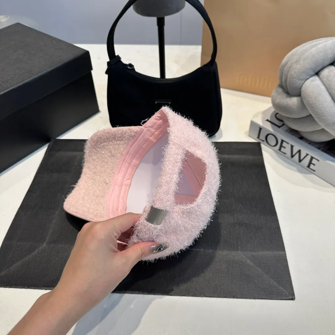 P60 Chanel's new autumn and winter classic casual and trendy style simple baseball cap🧢Japanese and Korean style, looks great with any combination! A must-have when traveling