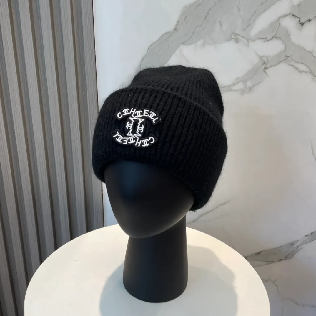 P56 comes with dust bag 🌺 [CHANEL] New rabbit fur knitted hat, Xiaohongshu, the main recommendation of major Internet celebrities! Thicker and warmer, fashionable and popular🌸First-class texture, the best brand for keeping warm in autumn and winter, order now, limited quantity available
