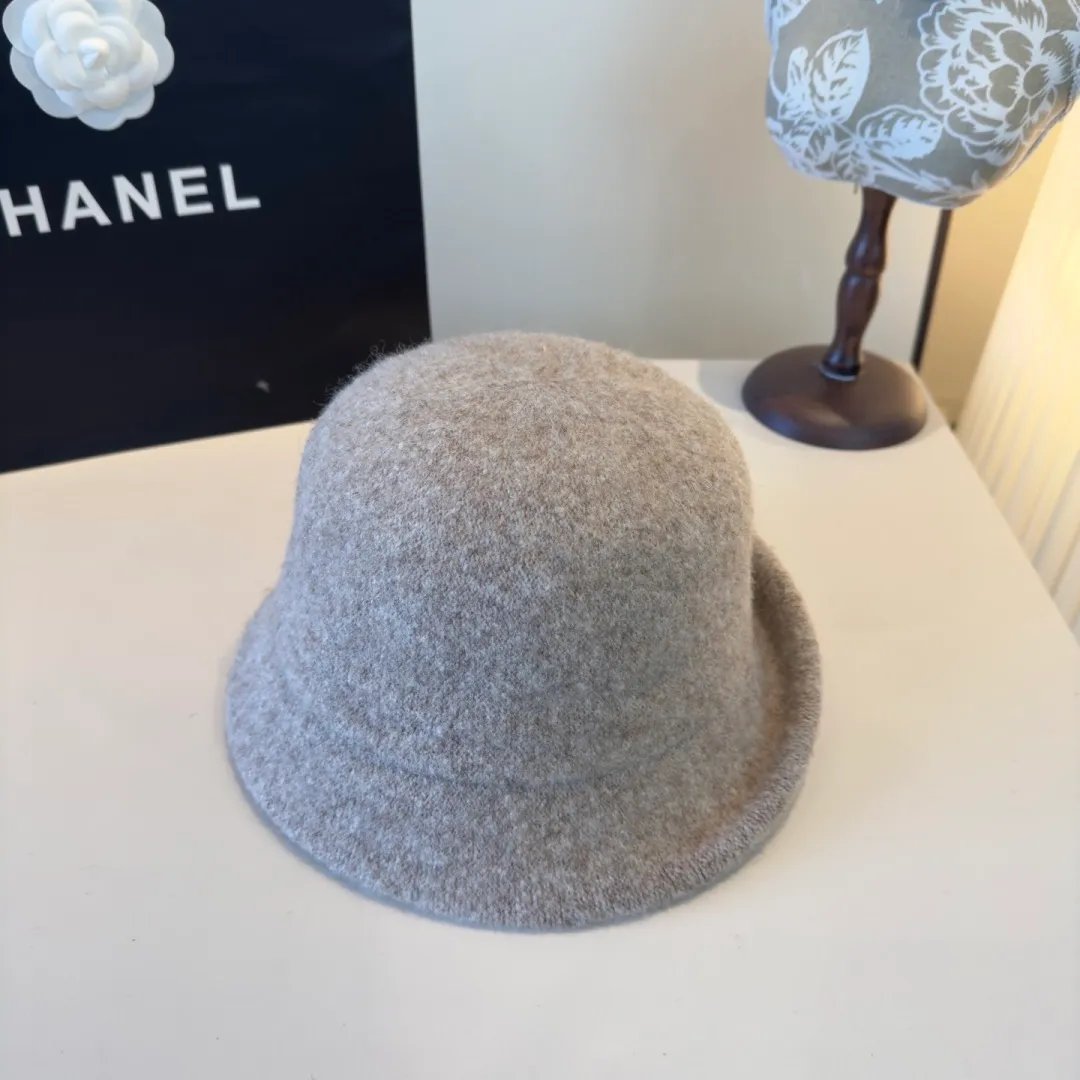 💰120¥ Chanel's new wool curled basin hat, irregular cut design, head circumference 57cm