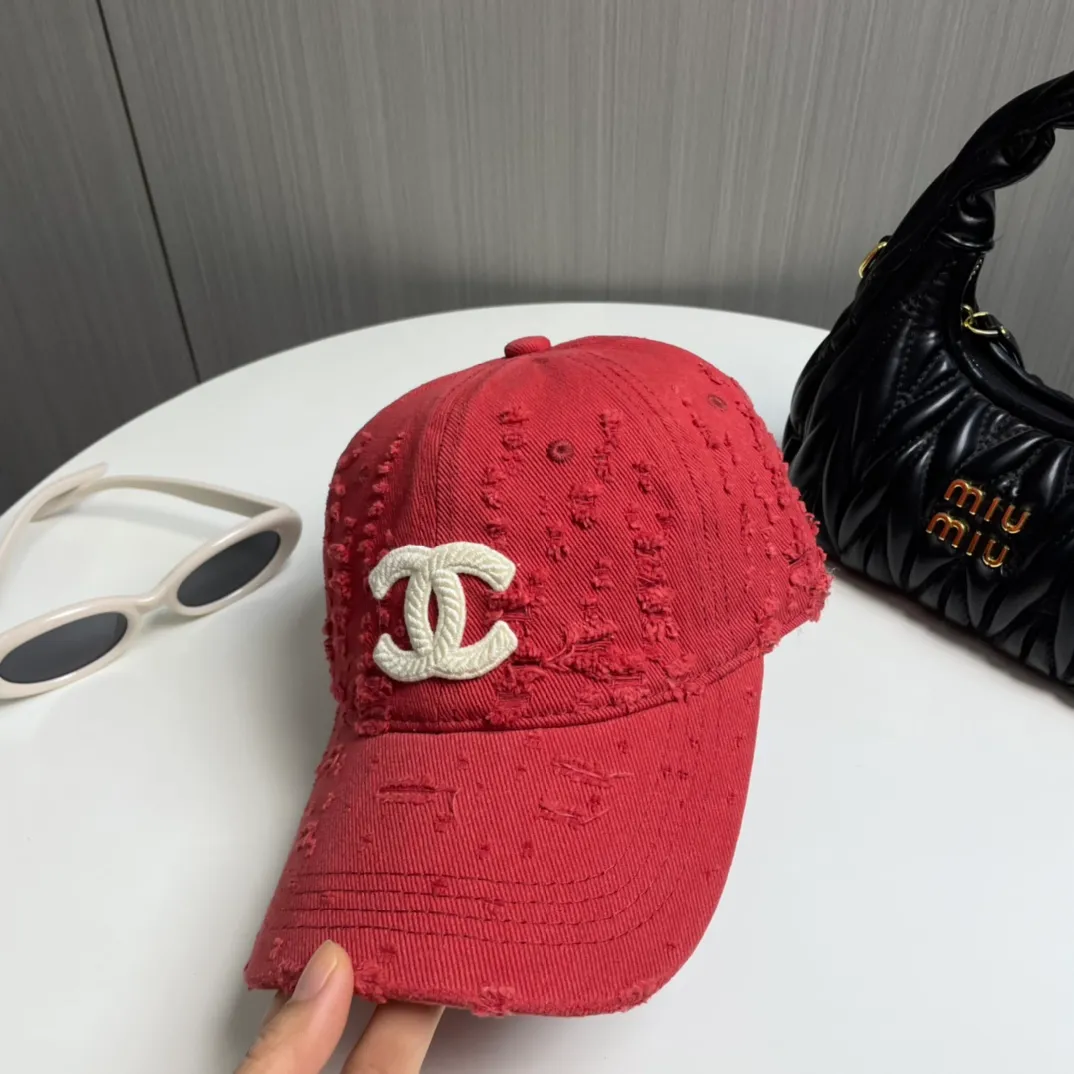 P66 CHANEL 25 new baseball cap, classic and simple logo, fashionable and casual design, popular new product