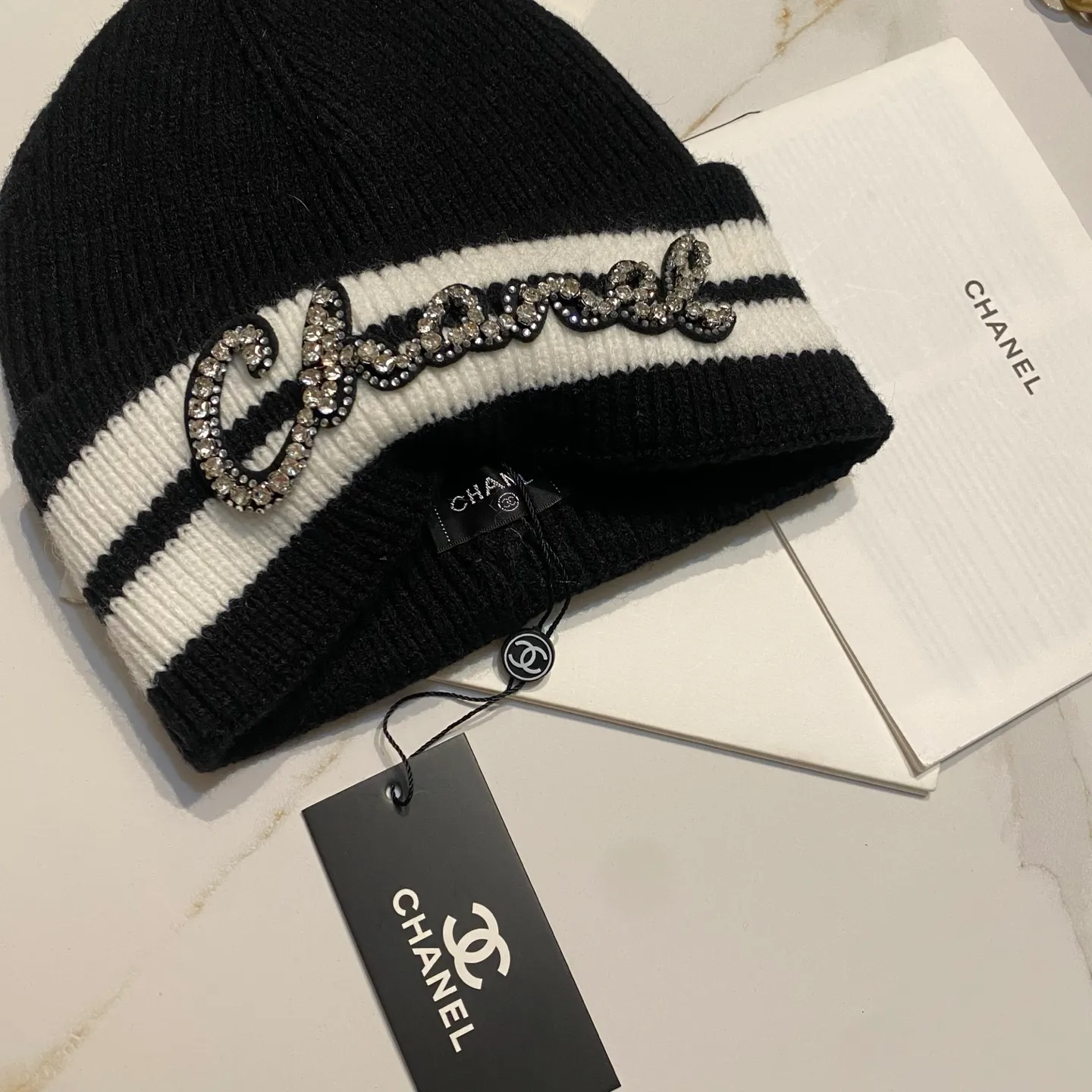 Chanel Chanel knitted hat classic black and white