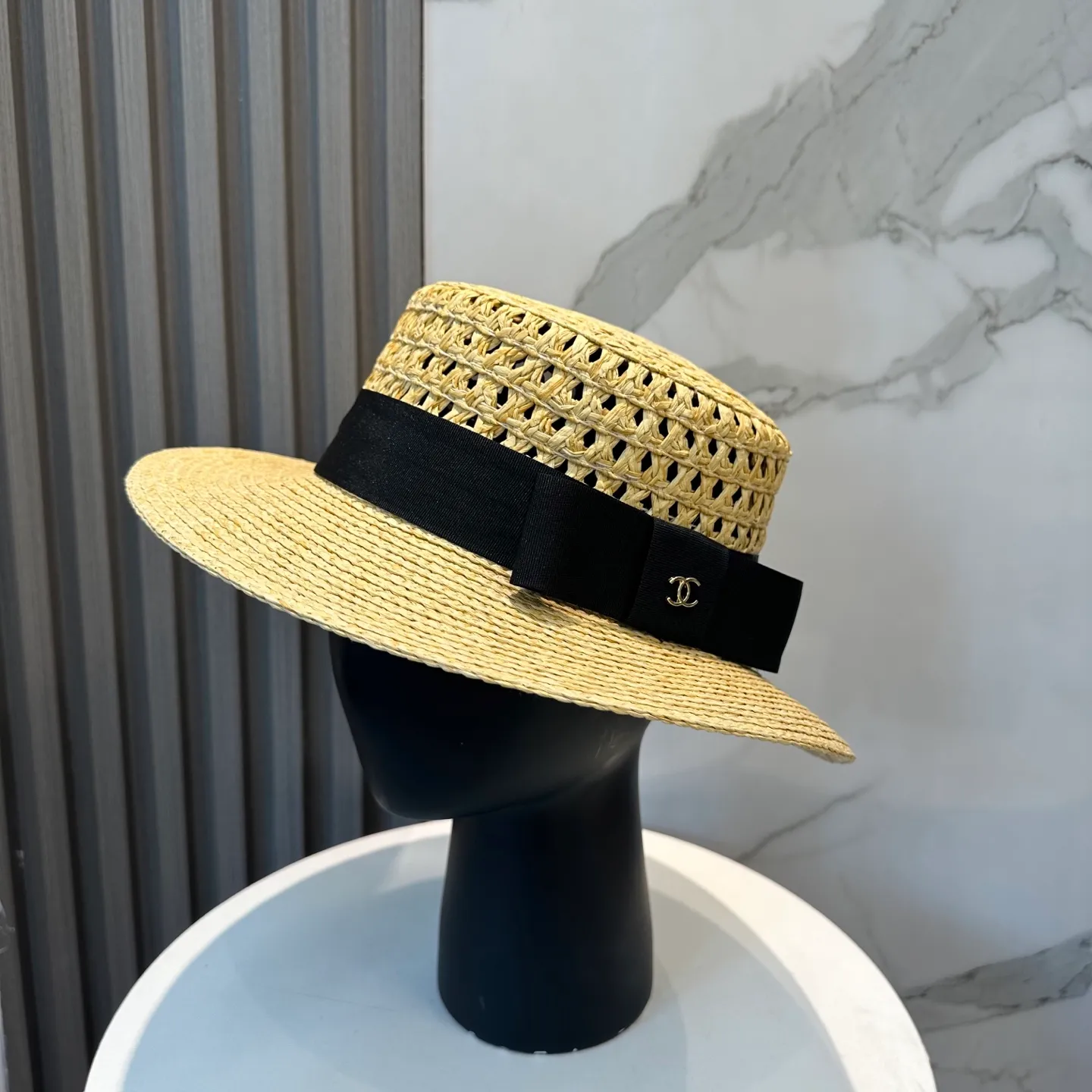 P90 Chanel 2025 new flat-top straw hat, advanced customization, lady style, attention to detail, sun protection and UV protection in summer, a must-have for travel, versatile and good-looking