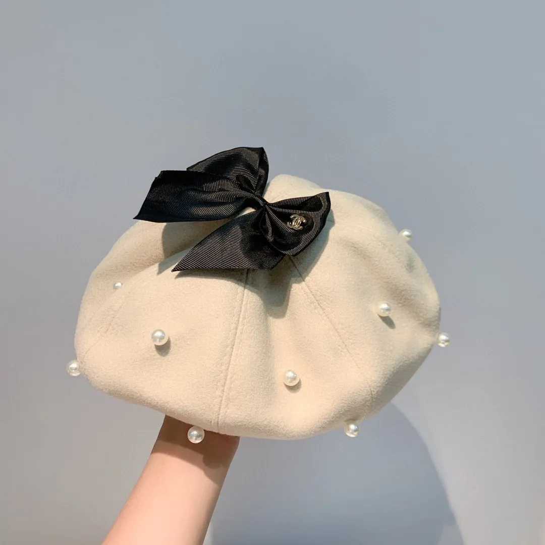 P80 Chanel Chanel pearl beret, 2021 autumn and winter new wool fabric octagonal hat, super cute bow🎀, black, khaki, beige and white three colors