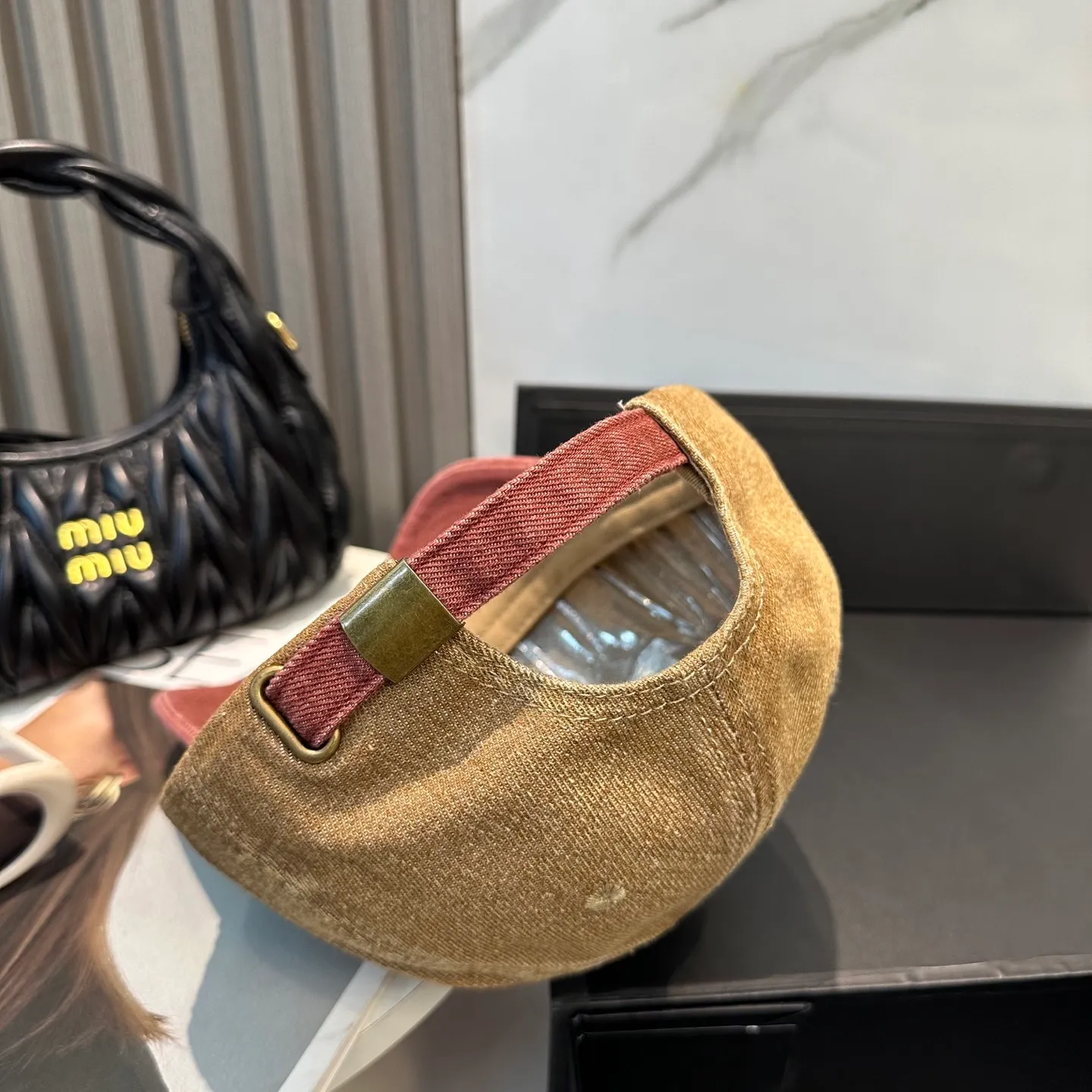 P60 Chanel (Chanel) counter new original washed denim baseball cap, customized three-dimensional logo is exquisite! Original quality, exclusive physical shooting.