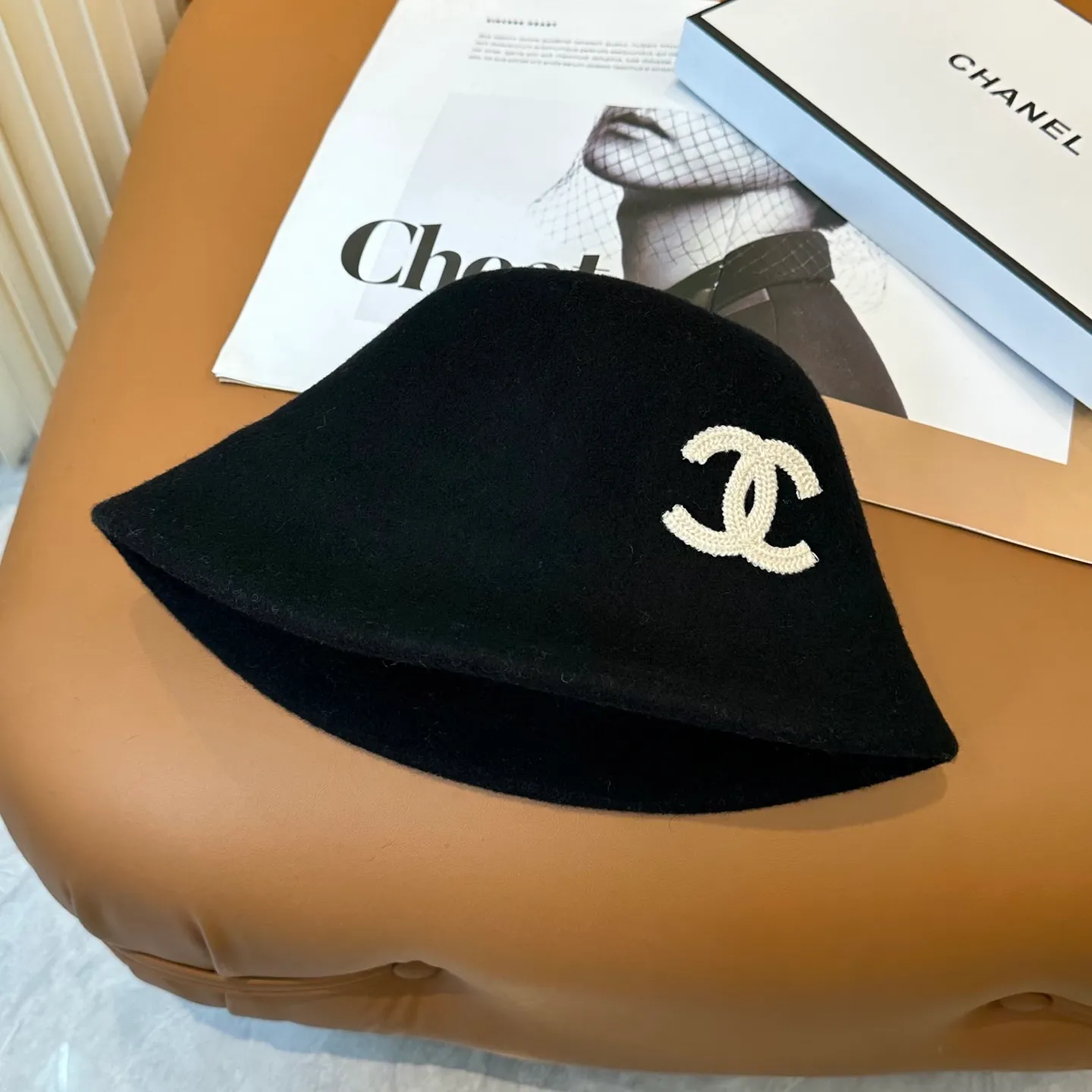 P76💛 Comes with dust bag [CHA Chanel] 2025 autumn and winter new style wool cashmere bucket hat, 🔆Quality goddess style ~ a must-have for going out on the street