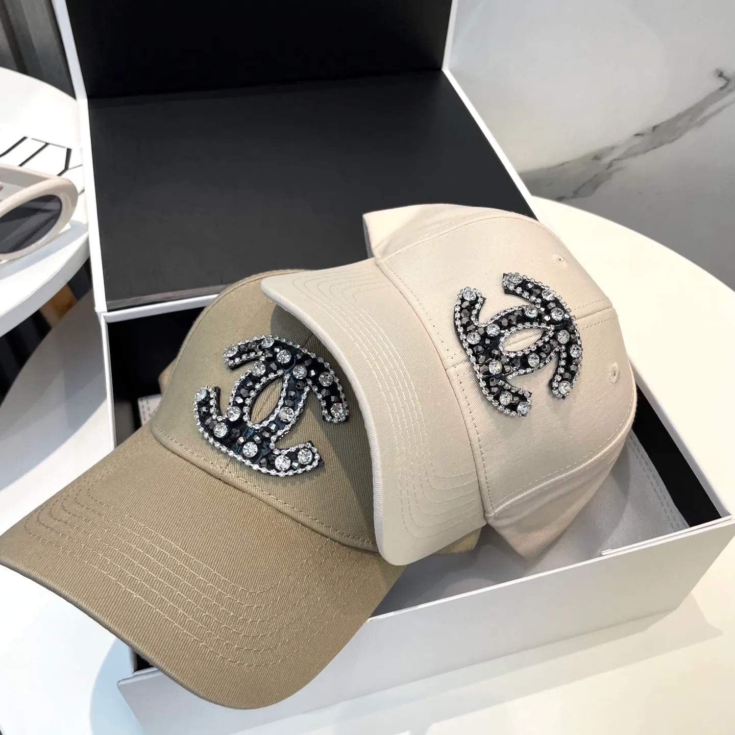 P50 CHANEL new high-end diamond hard-top baseball cap, Xiaoxiang logo is classic and simple, fashionable and casual design, popular new product