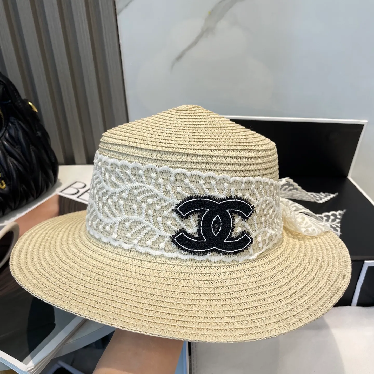 P60 CHANEL2025 new straw hat, advanced customization, celebrity style, attention to detail, sun protection and UV protection in summer, a must-have for travel, versatile and good-looking