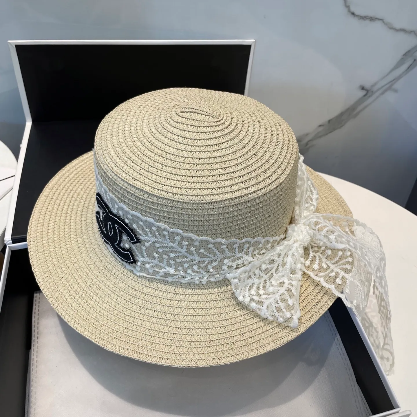 P60 CHANEL2025 new straw hat, advanced customization, celebrity style, attention to detail, sun protection and UV protection in summer, a must-have for travel, versatile and good-looking