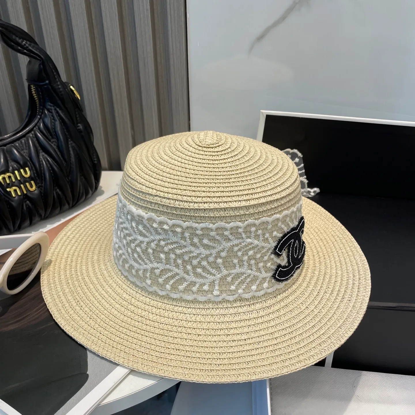 P60 CHANEL2025 new straw hat, advanced customization, celebrity style, attention to detail, sun protection and UV protection in summer, a must-have for travel, versatile and good-looking