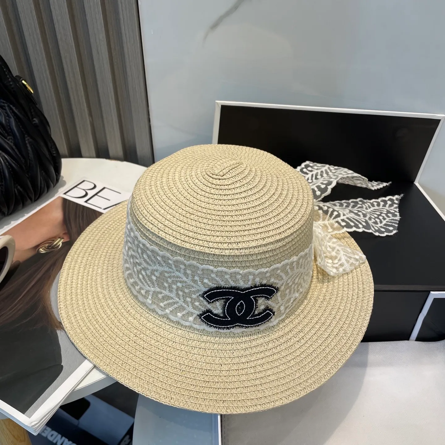 P60 CHANEL2025 new straw hat, advanced customization, celebrity style, attention to detail, sun protection and UV protection in summer, a must-have for travel, versatile and good-looking
