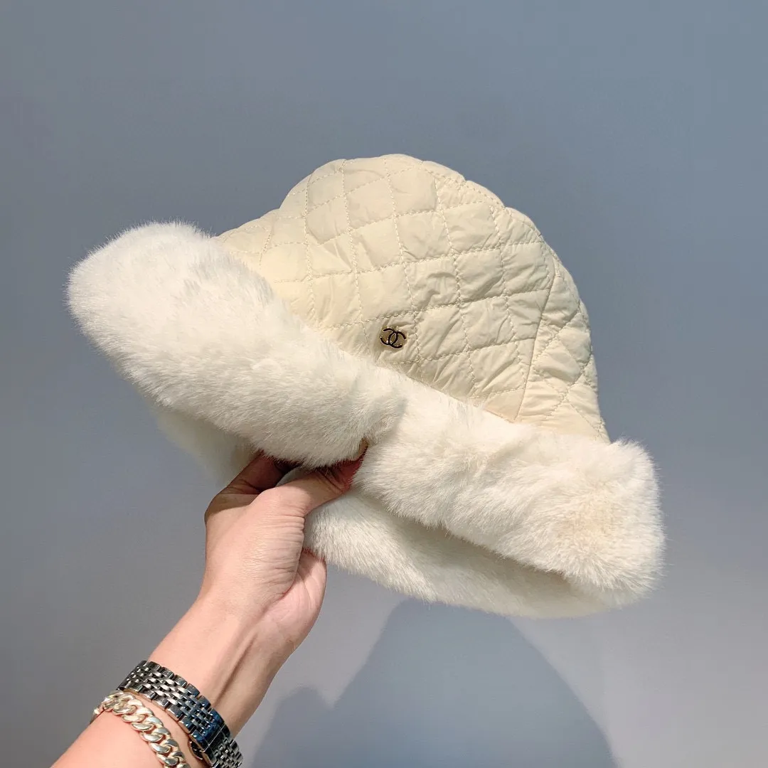 🉐90 Chanel Chanel air cotton bucket hat, rabbit fur brim, 2021 autumn and winter new style, black and white, super warm
