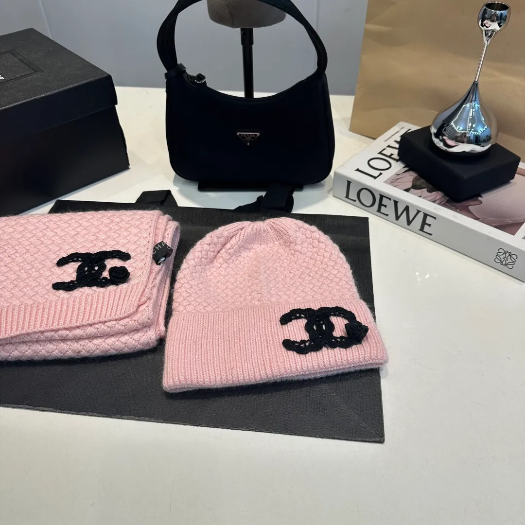 P220 Chanel Chanel knitted cashmere scarf hat set official model