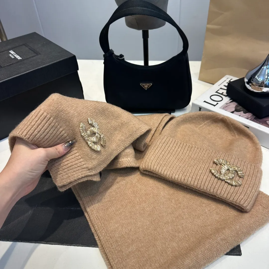 P220 Chanel Chanel knitted cashmere scarf hat set official model