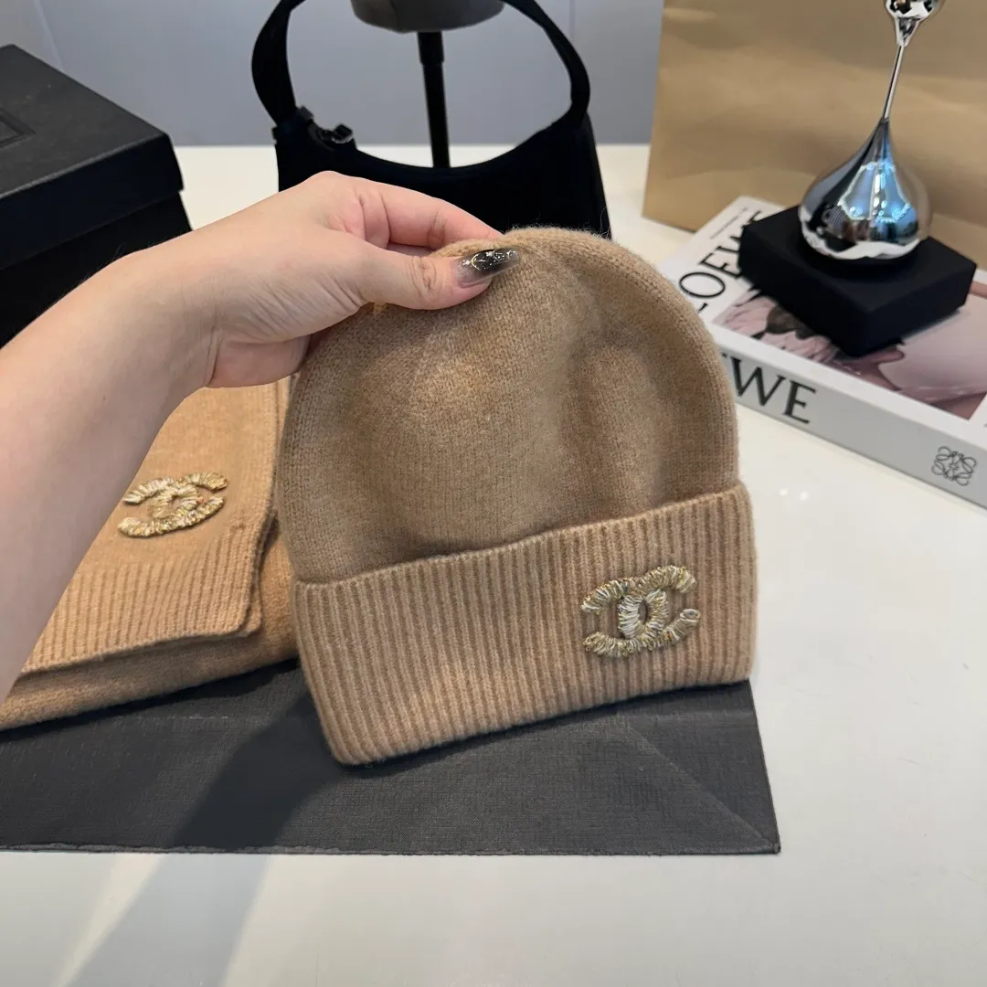 P220 Chanel Chanel knitted cashmere scarf hat set official model