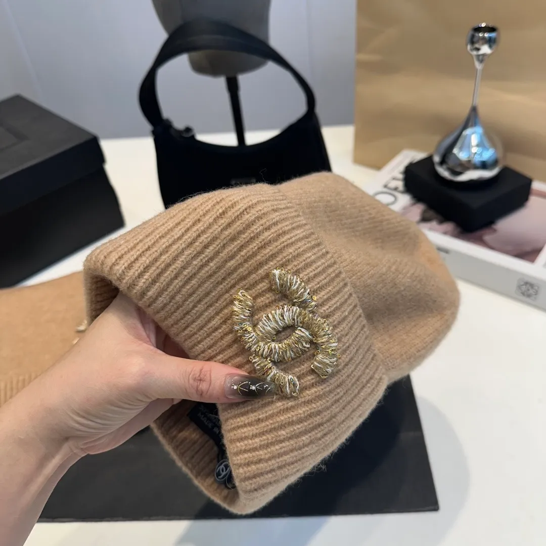 P220 Chanel Chanel knitted cashmere scarf hat set official model