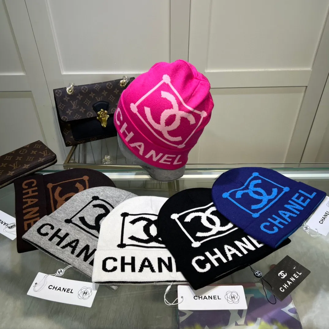 P44 comes with dust bag. CHANEL🎩cashmere wool quality knitted hat, fashionable, good quality, high-end, super soft! Super hot💖The texture is great and it’s great to match when out on the street! Fashion trends! A must-have item for autumn and winter, get it now!