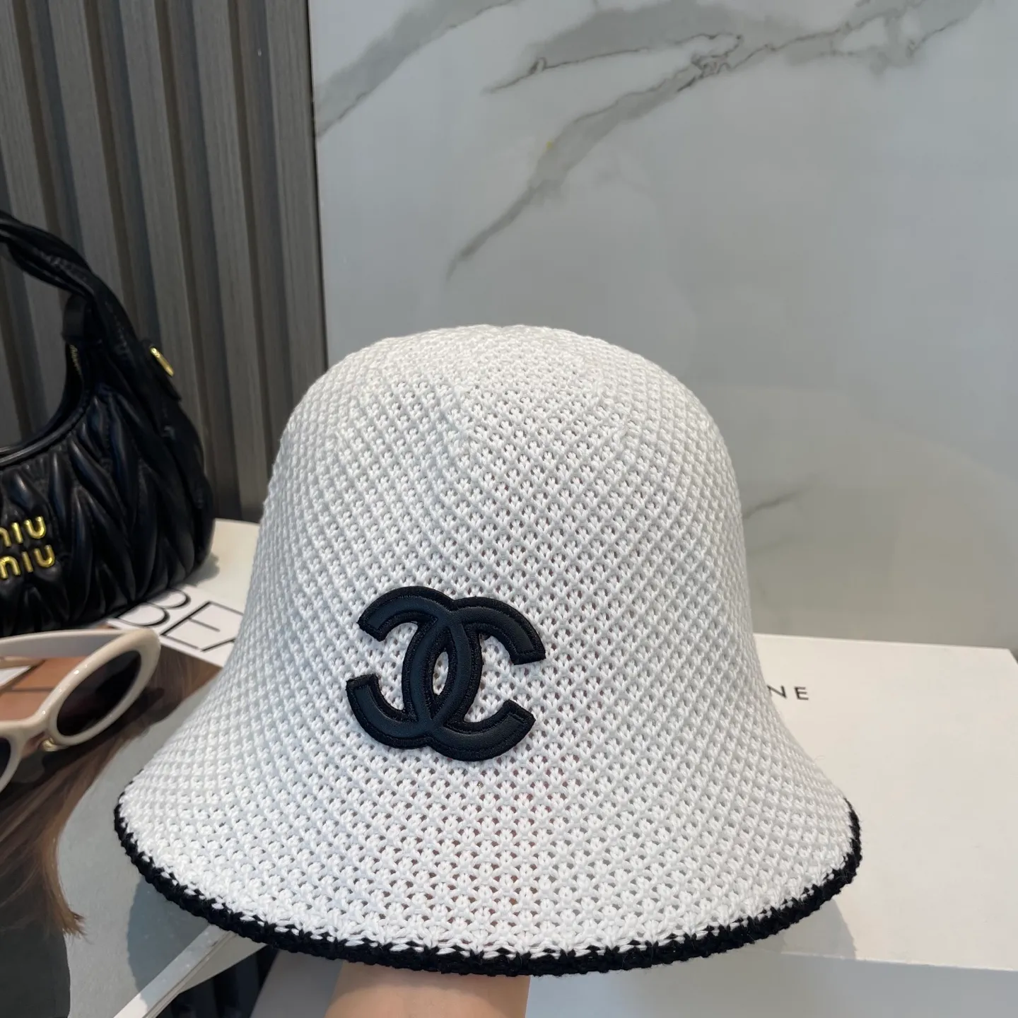 P60 is hot🔥The fashionable little item on the whole network is here, the Chanel 25c bucket hat is here, the versatile color + lambskin logo is really high-quality, and the key point is that it looks super good when worn. It is super small in appearance, French style for celebrities, can be worn in all seasons👍👍👍It can be folded and stored