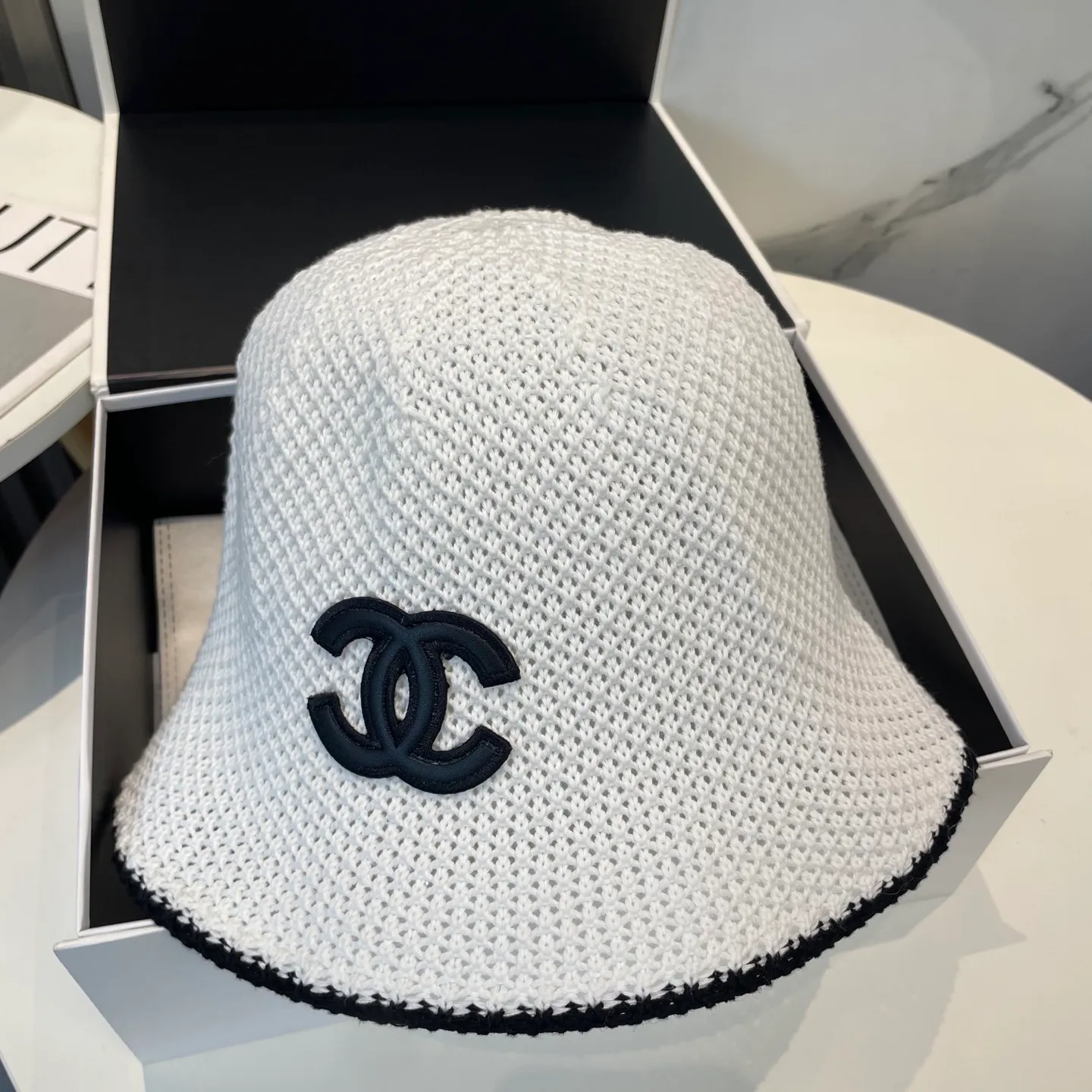 P60 is hot🔥The fashionable little item on the whole network is here, the Chanel 25c bucket hat is here, the versatile color + lambskin logo is really high-quality, and the key point is that it looks super good when worn. It is super small in appearance, French style for celebrities, can be worn in all seasons👍👍👍It can be folded and stored