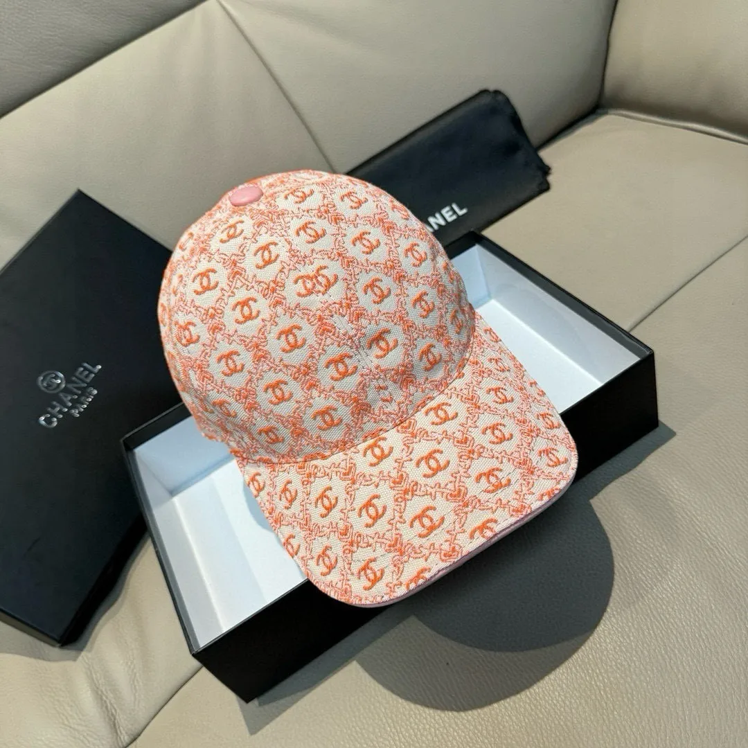 p90 new model shipped!   , Chanel (Chanel) new original baseball cap, small double C jacquard, 1:1 mold opening and customization at the counter, original canvas fabric + first layer of cowhide, light and breathable! The quality is great, the basic head circumference is 56cm, and the patch is adjustable.