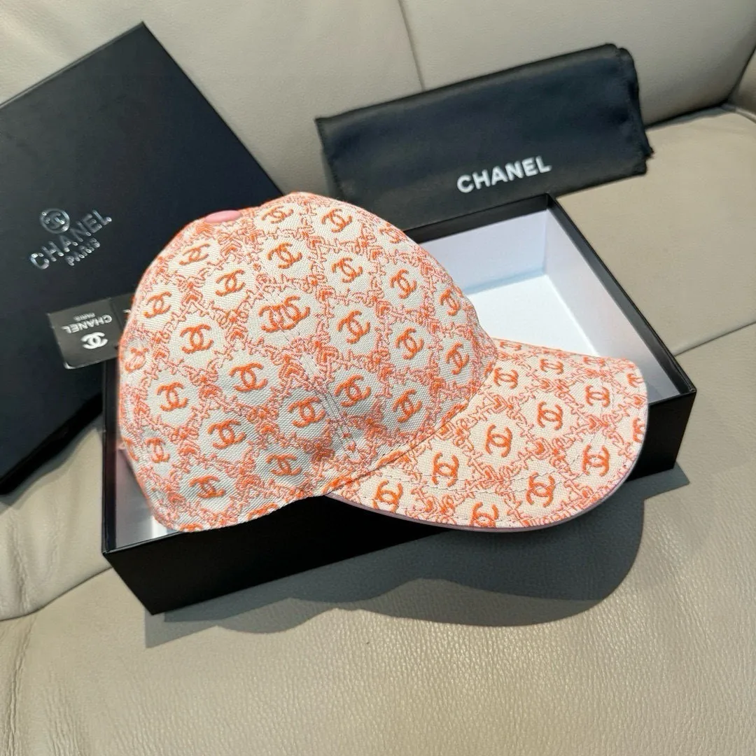 p90 new model shipped!   , Chanel (Chanel) new original baseball cap, small double C jacquard, 1:1 mold opening and customization at the counter, original canvas fabric + first layer of cowhide, light and breathable! The quality is great, the basic head circumference is 56cm, and the patch is adjustable.