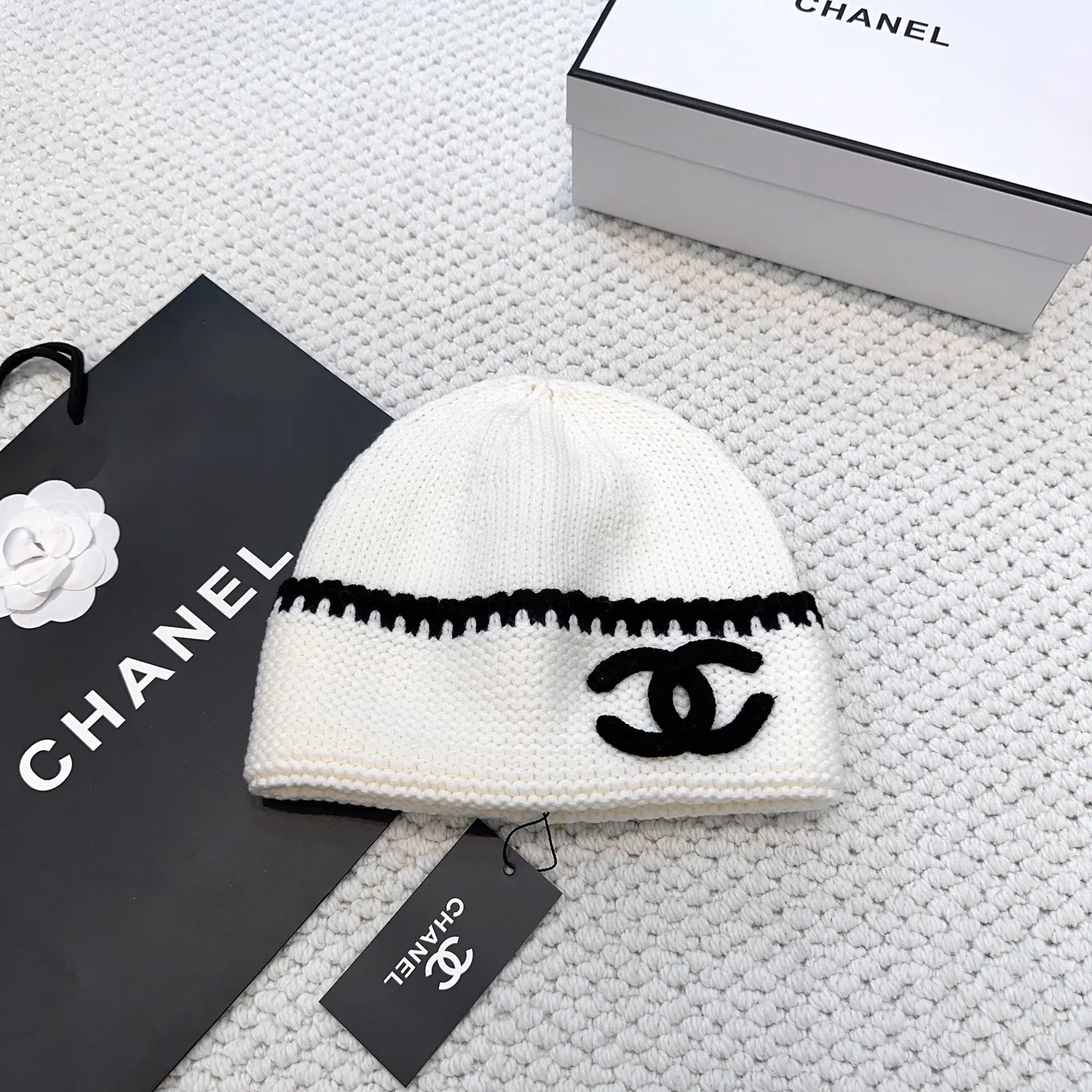 P70 Chanel official website quality Chanel autumn and winter woolen hat recommended by Internet celebrity fashion bloggers, Xiaohongshu's popular style, super soft and comfortable knitted hat with excellent elasticity!
