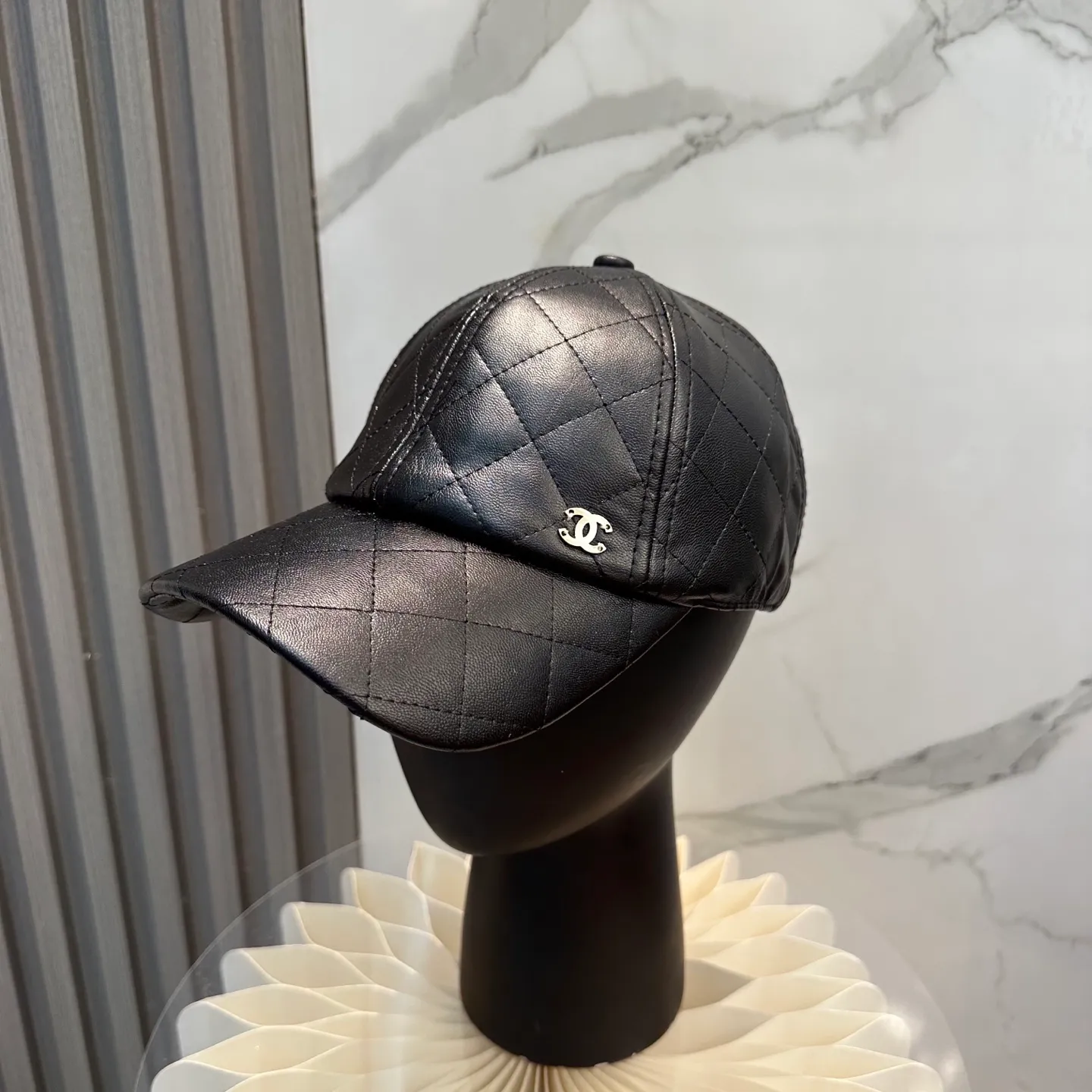 P66 Chanel, new autumn and winter product, leather plaid baseball cap 🧢 Exquisite details, counter quality, full of personality