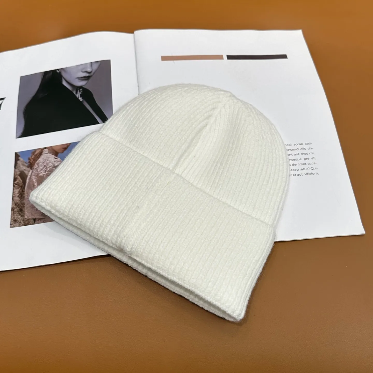 P46 Comes with dust bag 🌺 [CHANEL] New rabbit fur knitted hat, Xiaohongshu, the main recommendation of major Internet celebrities! Thicker and warmer, fashionable and popular🌸First-class texture, the best brand for keeping warm in autumn and winter, order now, limited quantity available