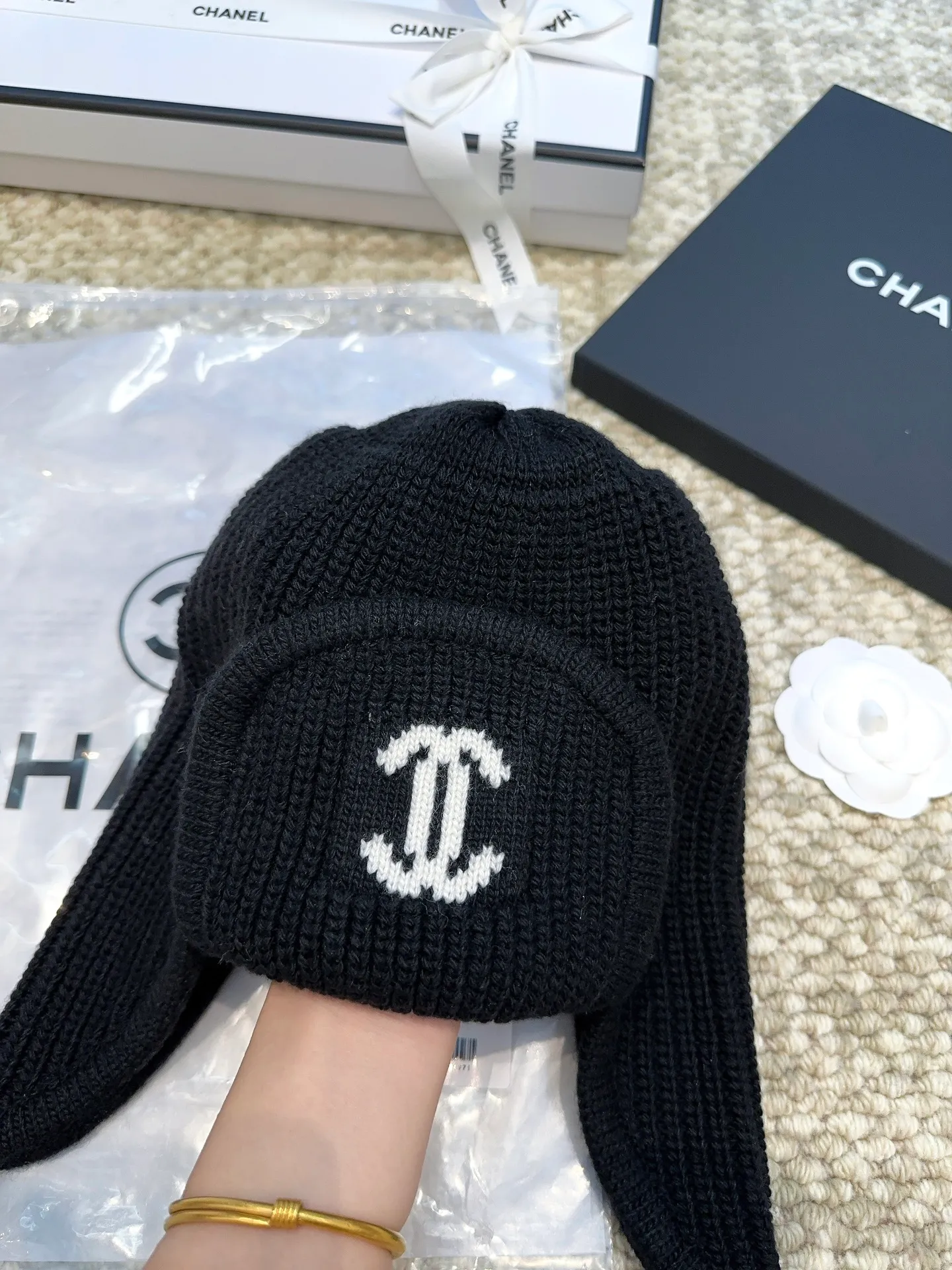Chane*🆕Chanel 25N new ski series wool hat, the popular Lei Feng hat on the entire Internet, whoever wears it better 4️⃣ individual colors, black and white, versatile and cool, blue and pink, cute, can be worn by men and women as a couple, wool and cashmere material, warm and good-looking, a must-have👍👍👍