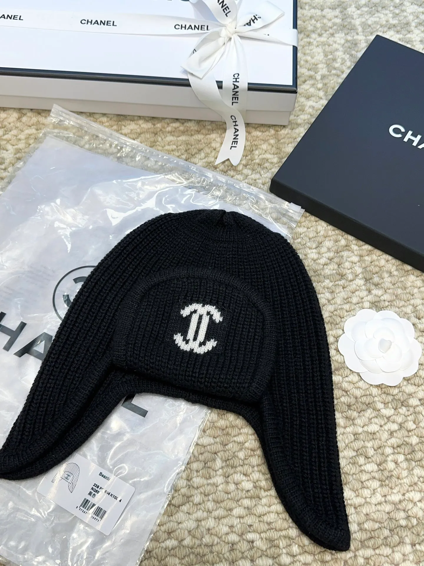 Chane*🆕Chanel 25N new ski series wool hat, the popular Lei Feng hat on the entire Internet, whoever wears it better 4️⃣ individual colors, black and white, versatile and cool, blue and pink, cute, can be worn by men and women as a couple, wool and cashmere material, warm and good-looking, a must-have👍👍👍