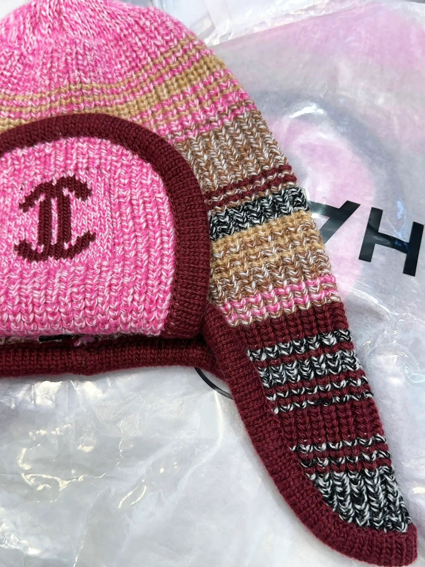 Chane*🆕Chanel 25N new ski series wool hat, the popular Lei Feng hat on the entire Internet, whoever wears it better 4️⃣ individual colors, black and white, versatile and cool, blue and pink, cute, can be worn by men and women as a couple, wool and cashmere material, warm and good-looking, a must-have👍👍👍