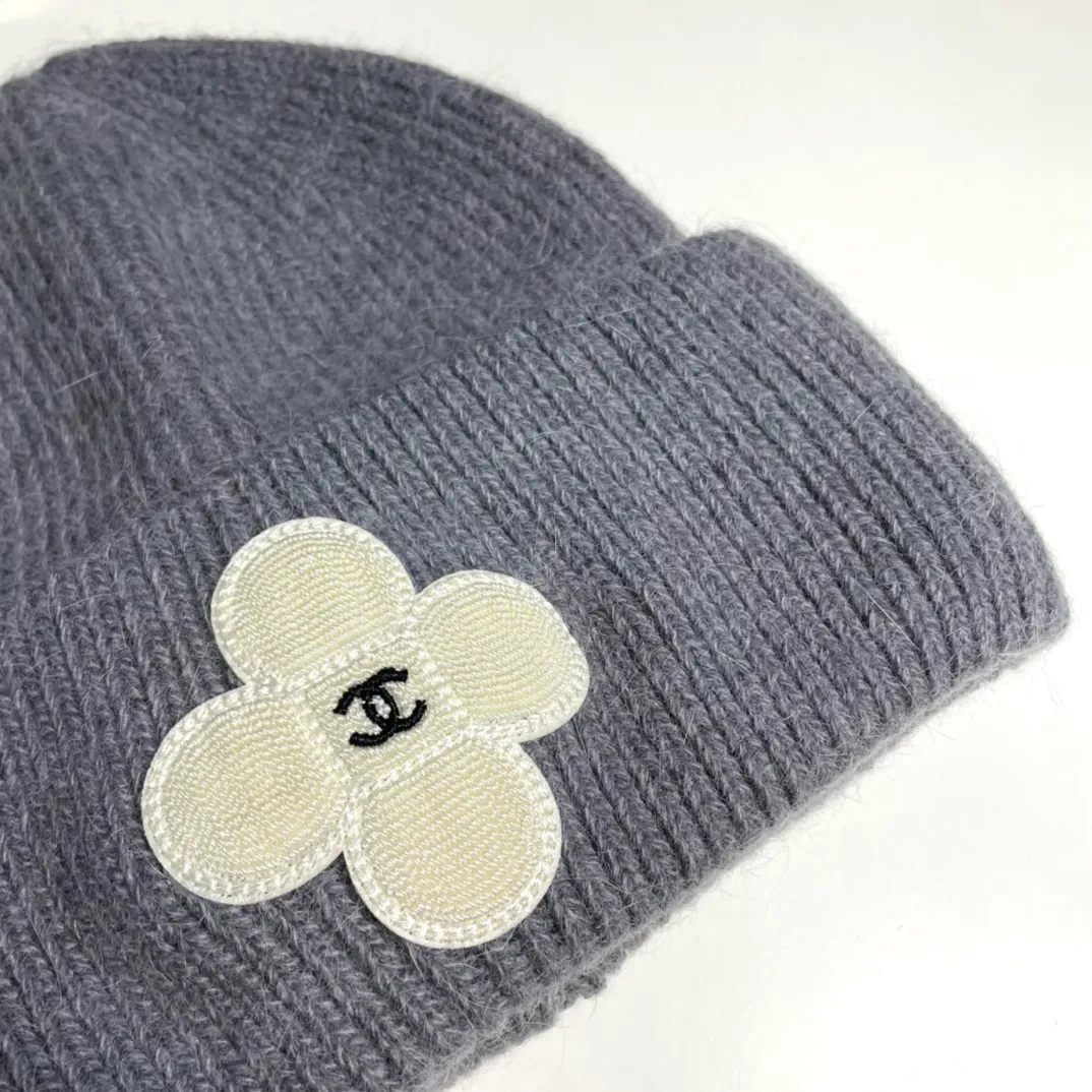 P76 Chanel Chanel Autumn and Winter Rabbit Hair Camellia Beanie Recommended by Internet Celebrity Fashion Bloggers, Xiaohongshu’s Popular Style, Knitted Beanie with a Super Soft and Comfortable Feel, and Excellent Elasticity!