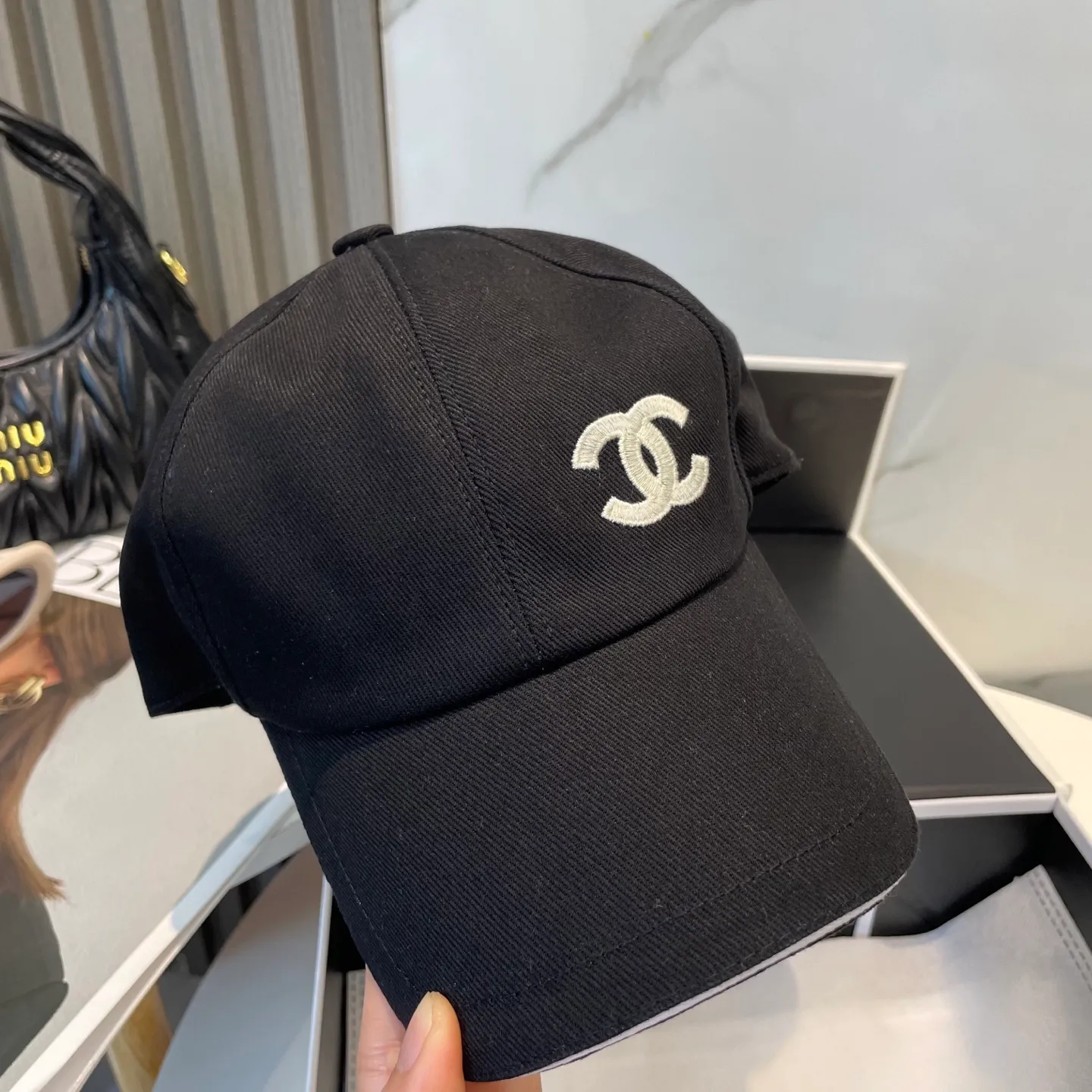 P90 Chanel counter new original embroidered baseball cap, 1:1 mold customization, three-dimensional embroidery, exquisite and flawless! 100% pure cotton fabric, original factory quality, exclusive physical photography.