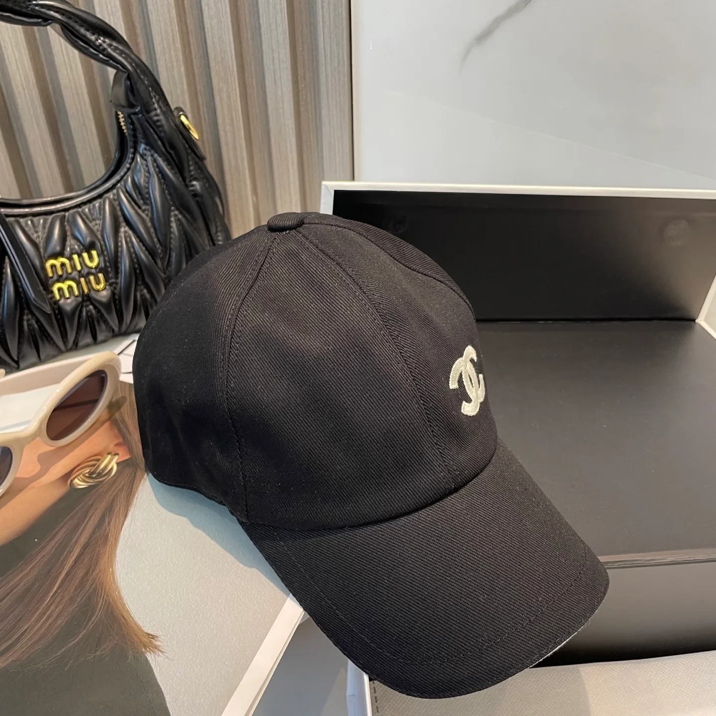 P90 Chanel counter new original embroidered baseball cap, 1:1 mold customization, three-dimensional embroidery, exquisite and flawless! 100% pure cotton fabric, original factory quality, exclusive physical photography.