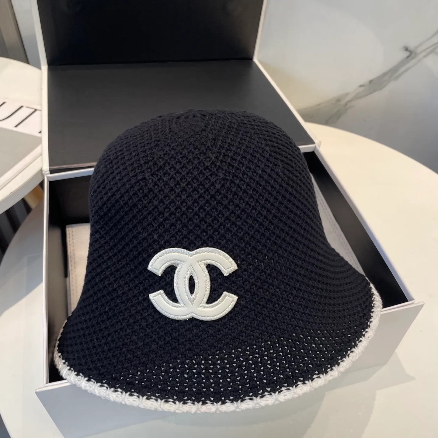 P66 The popular 🔥 fashionable little item on the Internet, the Chanel 25c bucket hat is here. The versatile color + lambskin logo is really high-quality. The key point is that it looks super good when worn. It is super small and has a celebrity French style. It can be worn in all seasons 👍👍👍 Foldable and storage