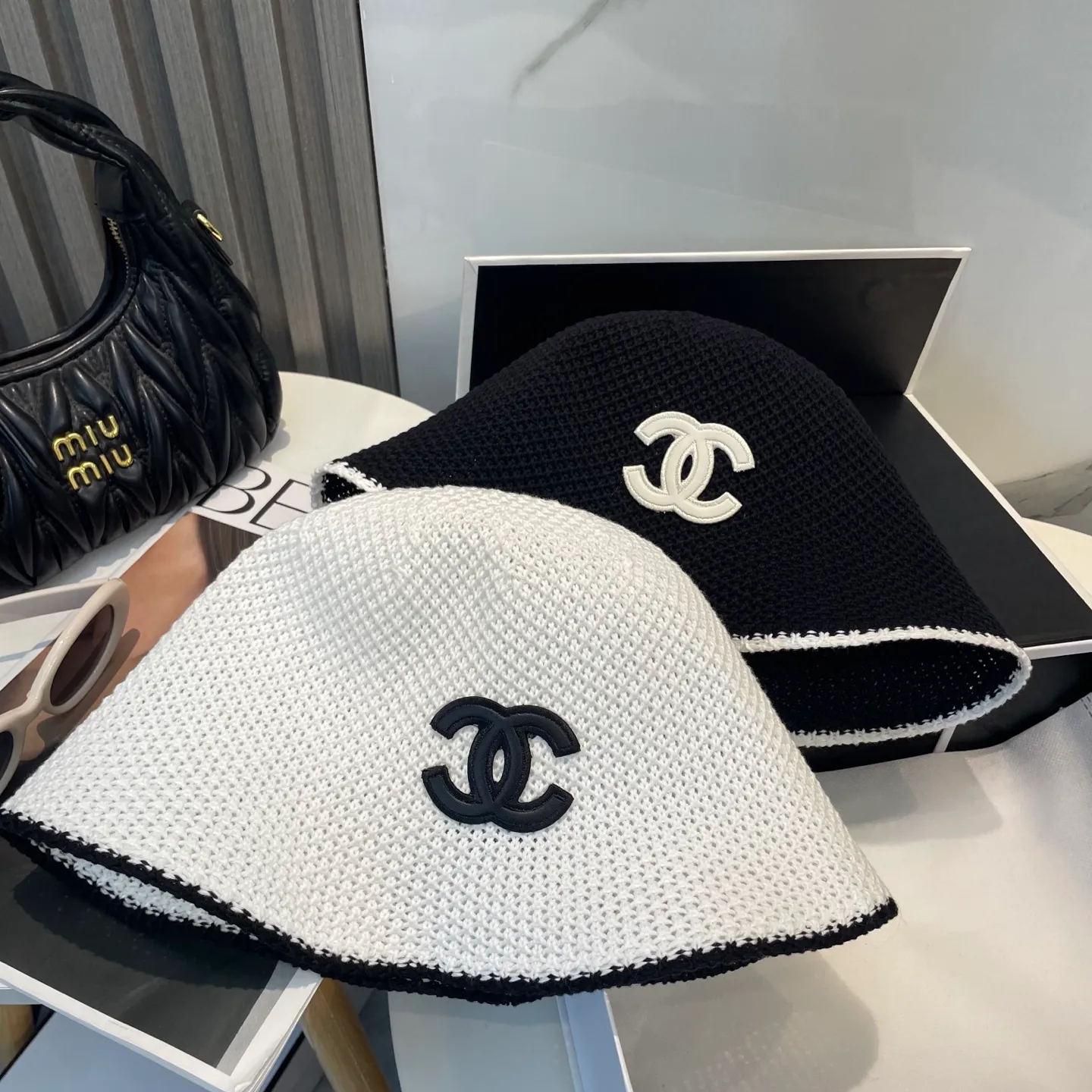 P66 The popular 🔥 fashionable little item on the Internet, the Chanel 25c bucket hat is here. The versatile color + lambskin logo is really high-quality. The key point is that it looks super good when worn. It is super small and has a celebrity French style. It can be worn in all seasons 👍👍👍 Foldable and storage