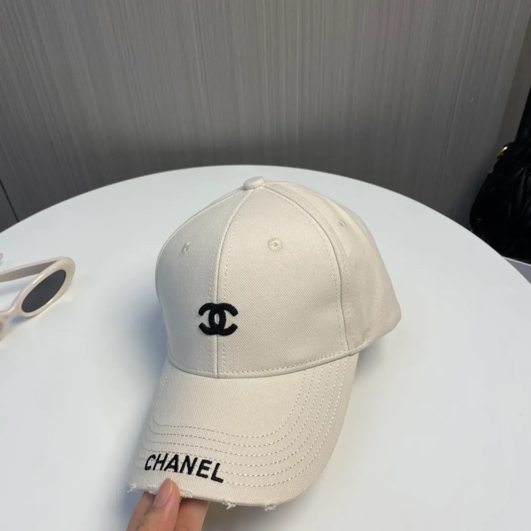 P50 CHANEL [Chanel] New simple embroidered logo baseball cap, new model shipped, big brand style is super easy to match, hurry up and get it!