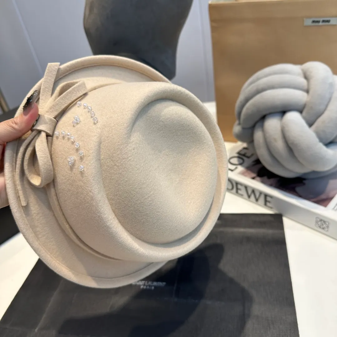 P170 Cha.nel Chanel's new classic lady style flat top hat, head circumference 57cm
