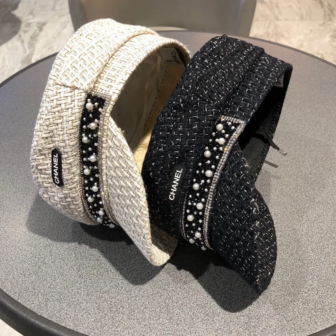 P140 CHANEL Chanel's new autumn and winter pearl rhinestone army cap newsboy cap, French socialite! The shape of the hat is super good, a high-end hat, your temperament will rise three levels instantly when you put it on!