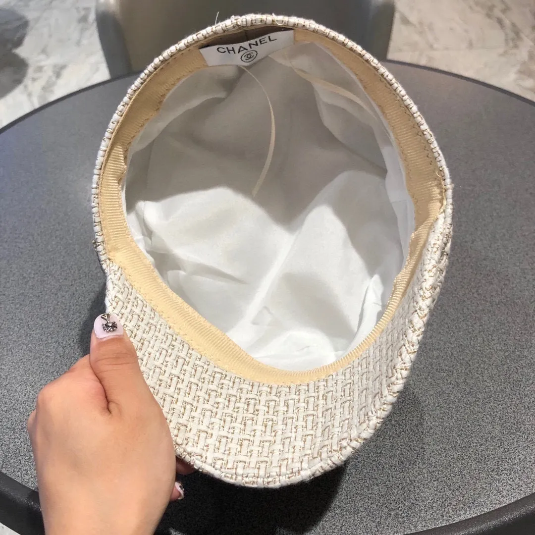 P140 CHANEL Chanel's new autumn and winter pearl rhinestone army cap newsboy cap, French socialite! The shape of the hat is super good, a high-end hat, your temperament will rise three levels instantly when you put it on!