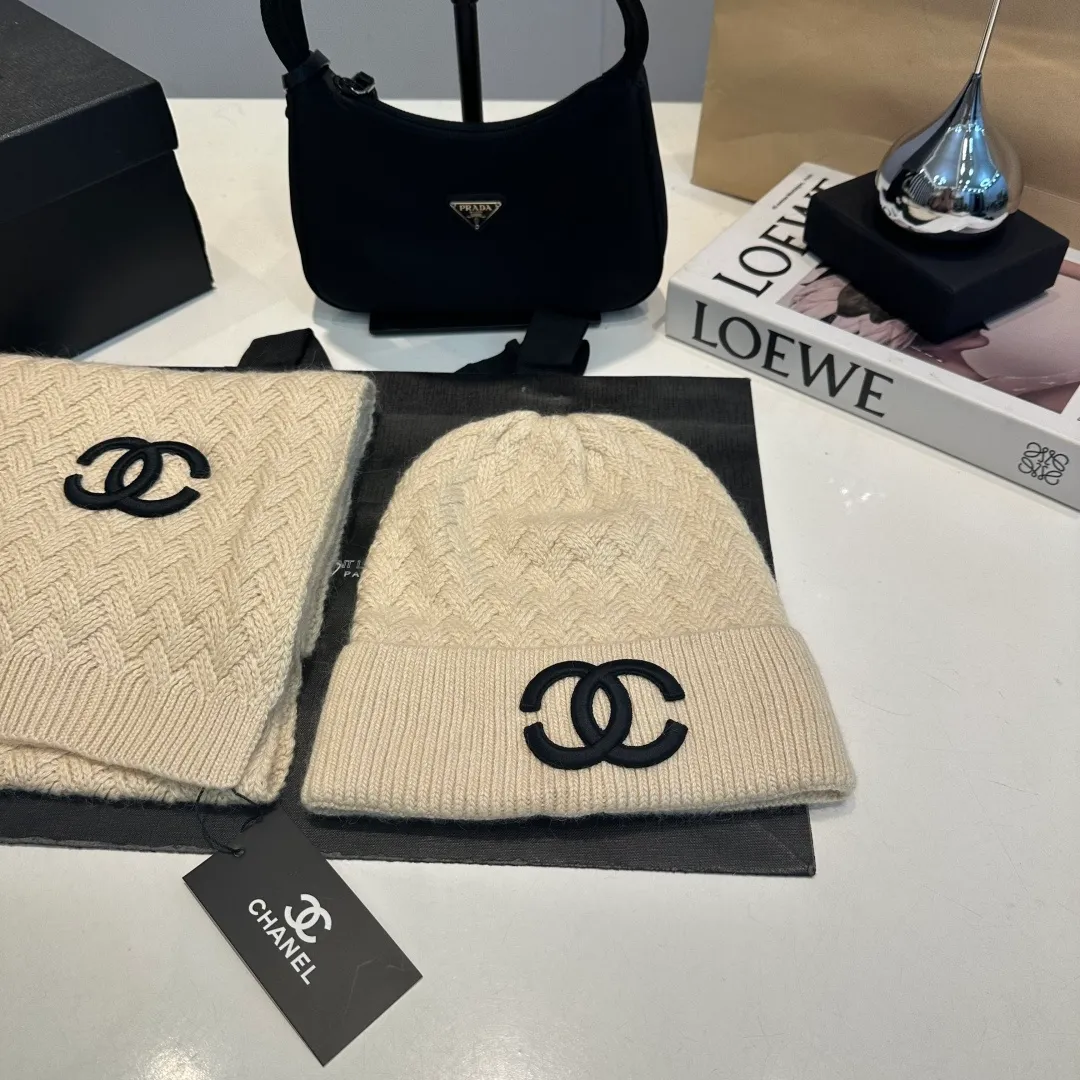 P220 Chanel Chanel knitted cashmere scarf hat set official model