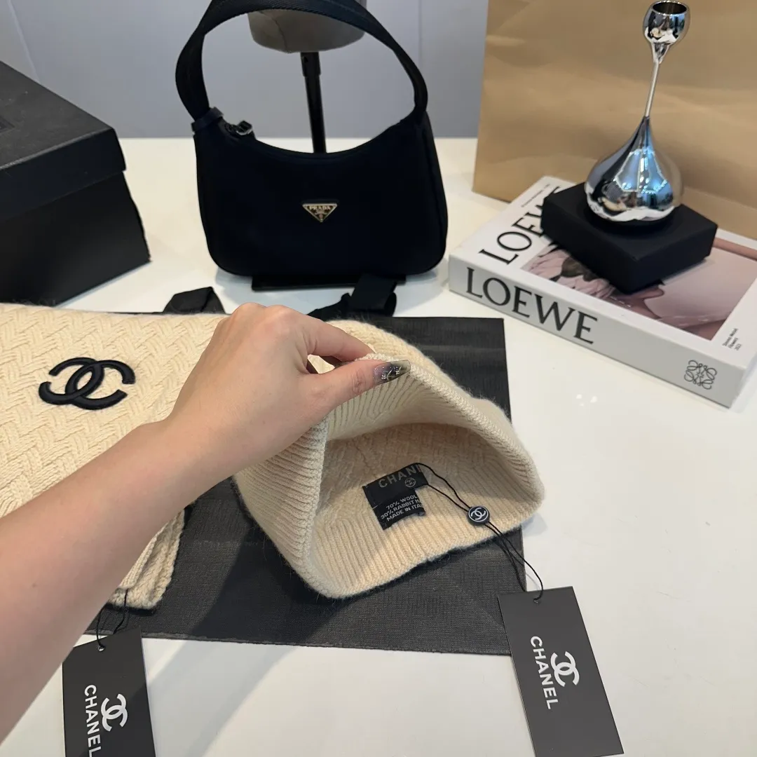 P220 Chanel Chanel knitted cashmere scarf hat set official model