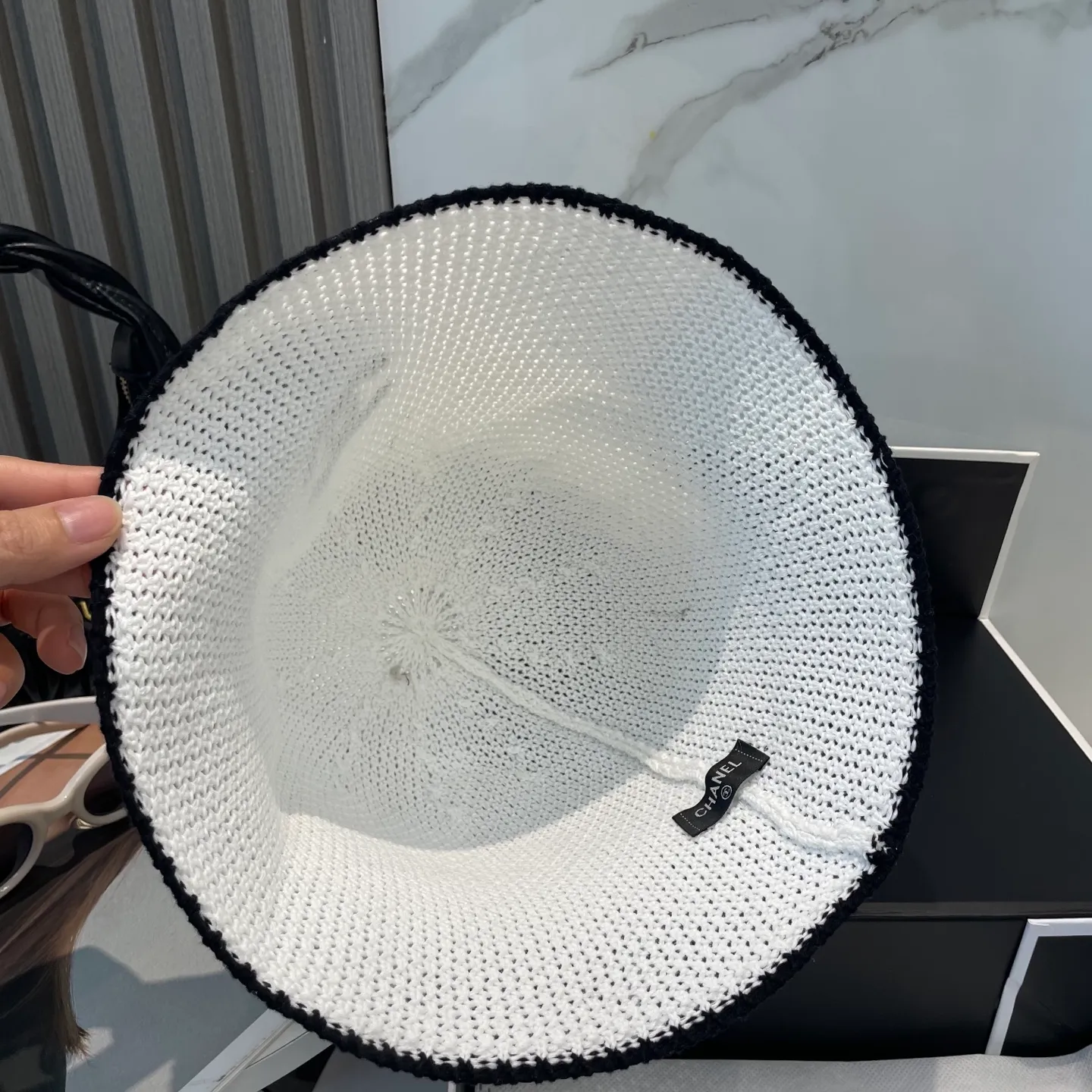 P66 The popular 🔥 fashionable little item on the Internet, the Chanel 25c bucket hat is here. The versatile color + lambskin logo is really high-quality. The key point is that it looks super good when worn. It is super small and has a celebrity French style. It can be worn in all seasons 👍👍👍 Foldable and storage