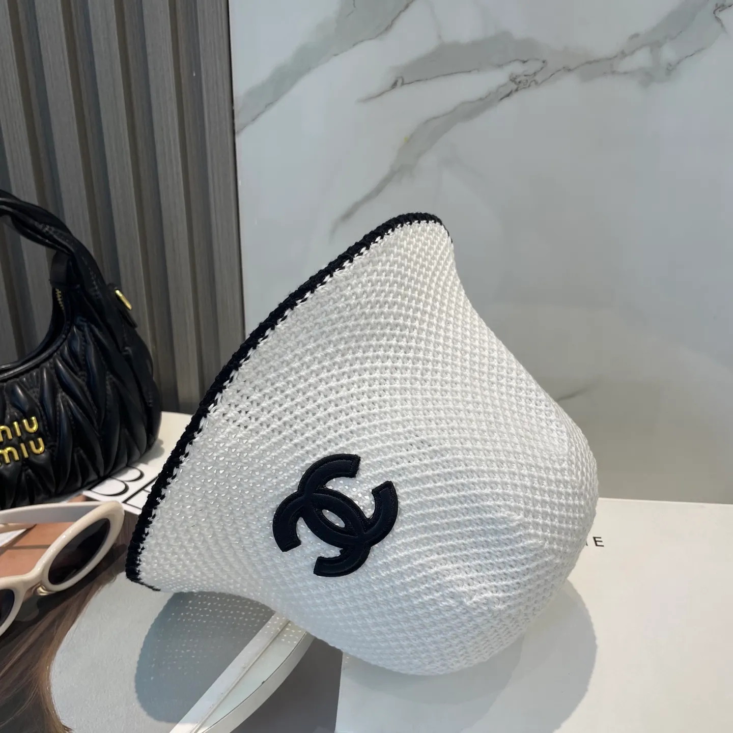 P66 The popular 🔥 fashionable little item on the Internet, the Chanel 25c bucket hat is here. The versatile color + lambskin logo is really high-quality. The key point is that it looks super good when worn. It is super small and has a celebrity French style. It can be worn in all seasons 👍👍👍 Foldable and storage