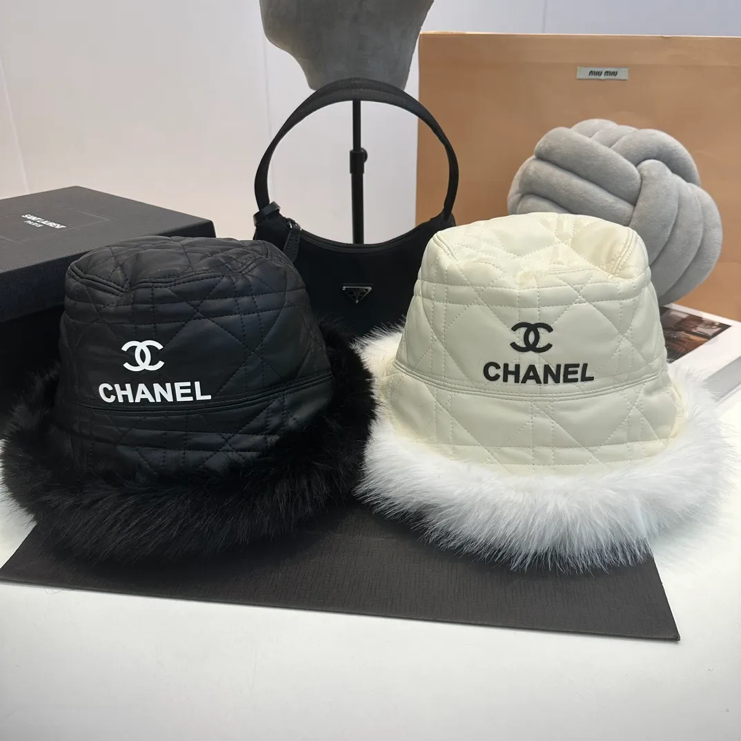 P60 Chanel Chanel 2022 new autumn and winter fisherman hat, PU and lining with goat hair edged rabbit fur, versatile big-name range, head circumference 57cm