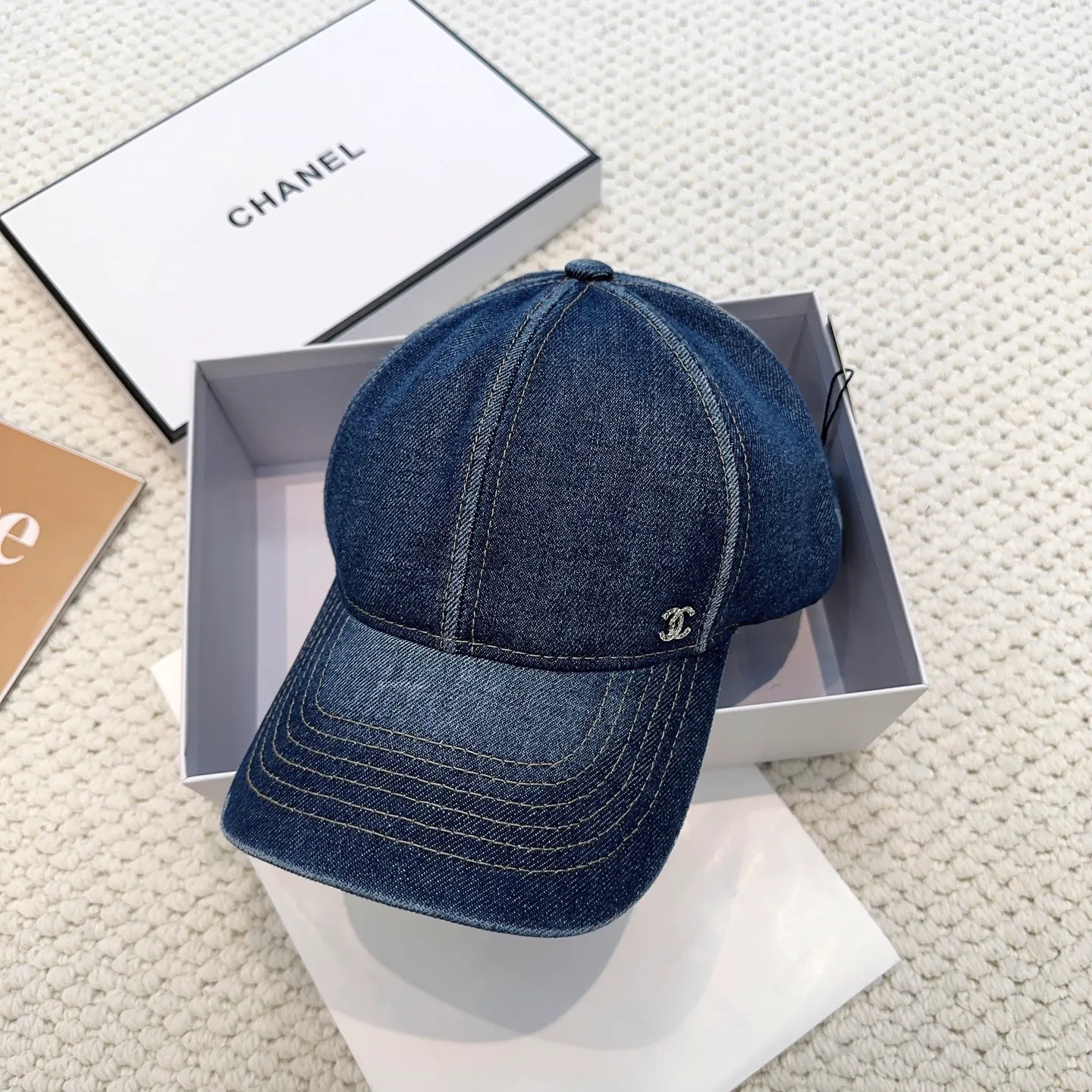 P66 CHANEL Chanel new style 🆕denim blue retro style baseball cap 🧢🔸 Take it out for holiday travel and look beautiful❕ Second-hand style. This kind of hat is not easy to match 😬 Ready in stock